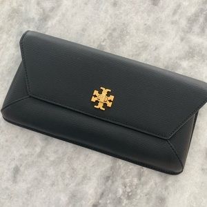 Black Tory Burch clutch